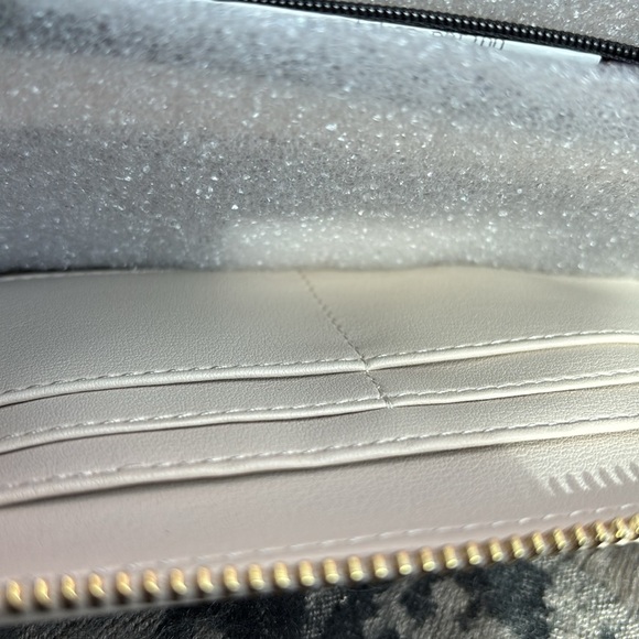 Love Moschino Cream Gold Long Wallet - Picture 7 of 8